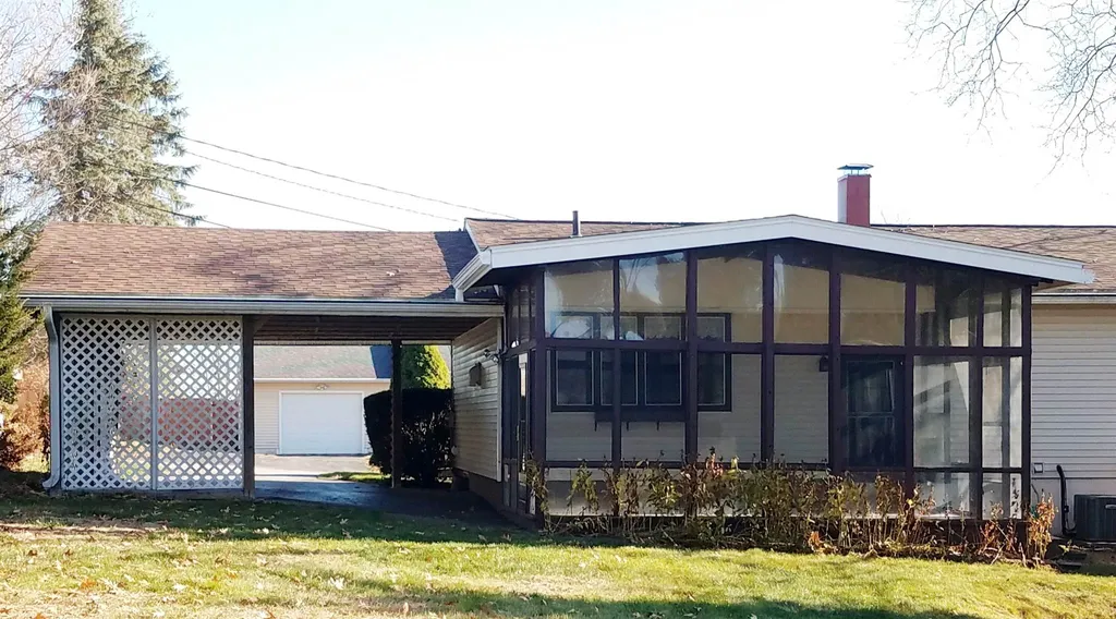 4 Winston Avenue Dover NH 03820