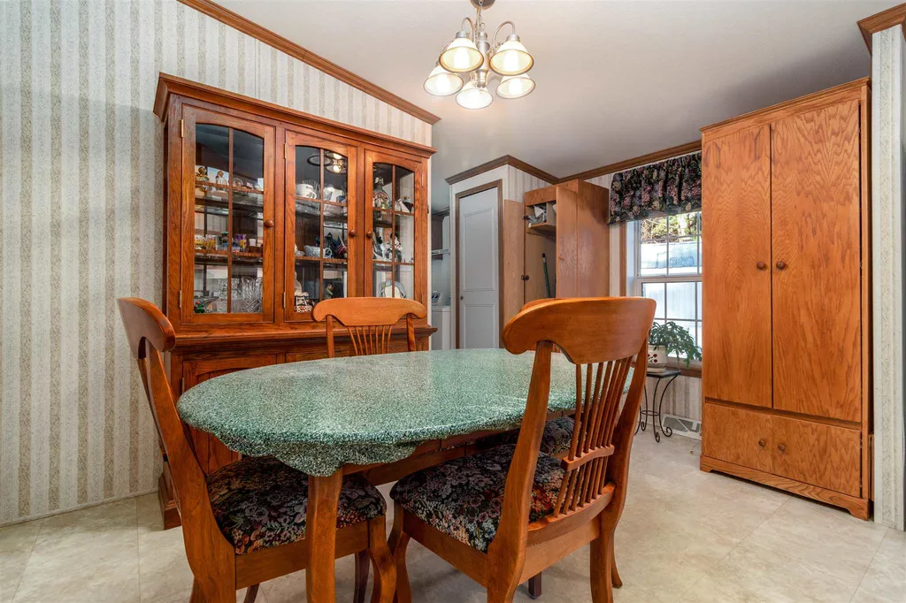 12 Dart Street Hooksett NH 03106