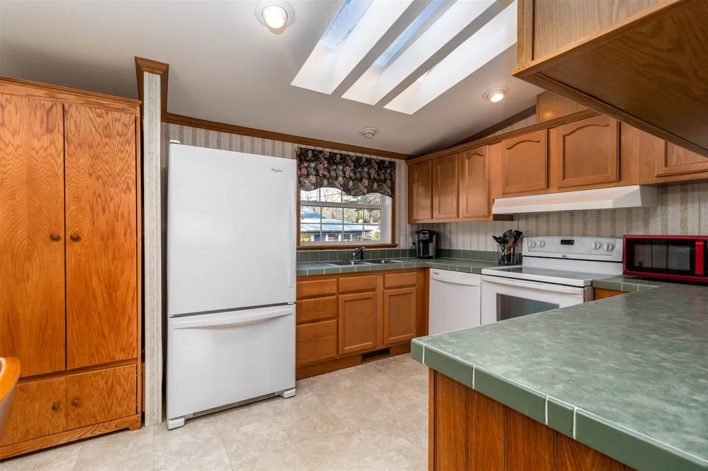 12 Dart Street Hooksett NH 03106