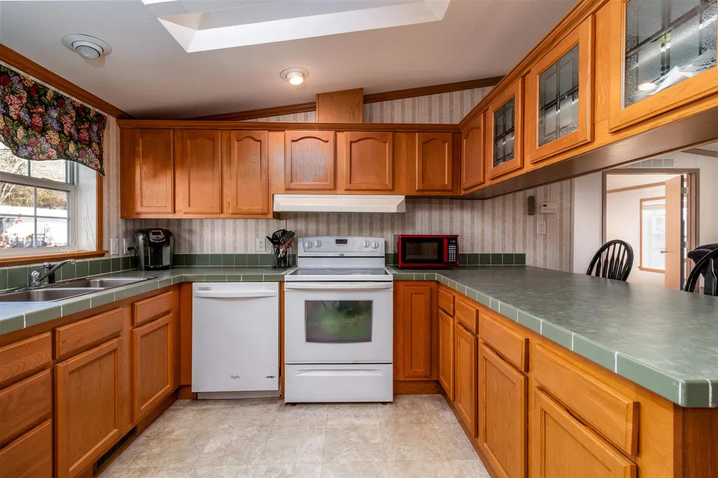12 Dart Street Hooksett NH 03106