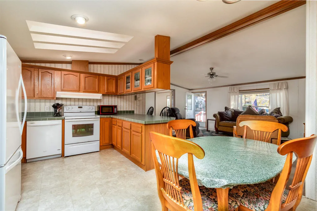 12 Dart Street Hooksett NH 03106
