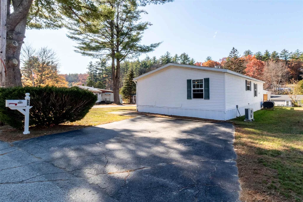 12 Dart Street Hooksett NH 03106