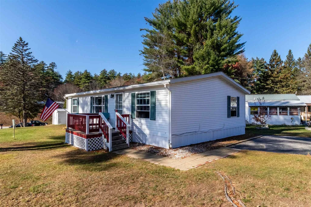 12 Dart Street Hooksett NH 03106