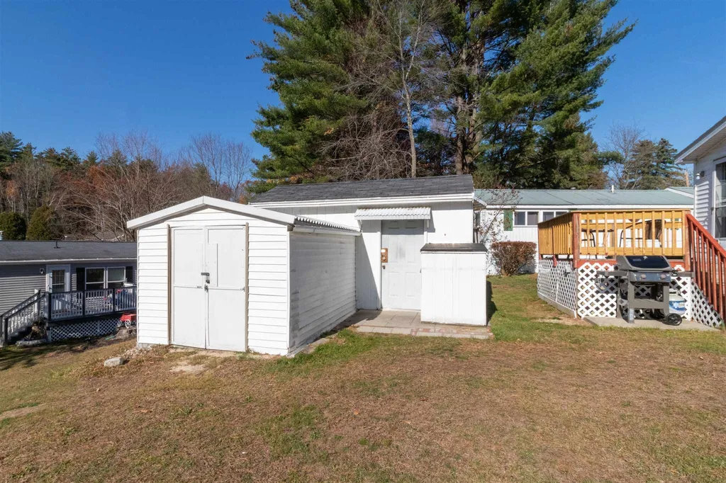 12 Dart Street Hooksett NH 03106