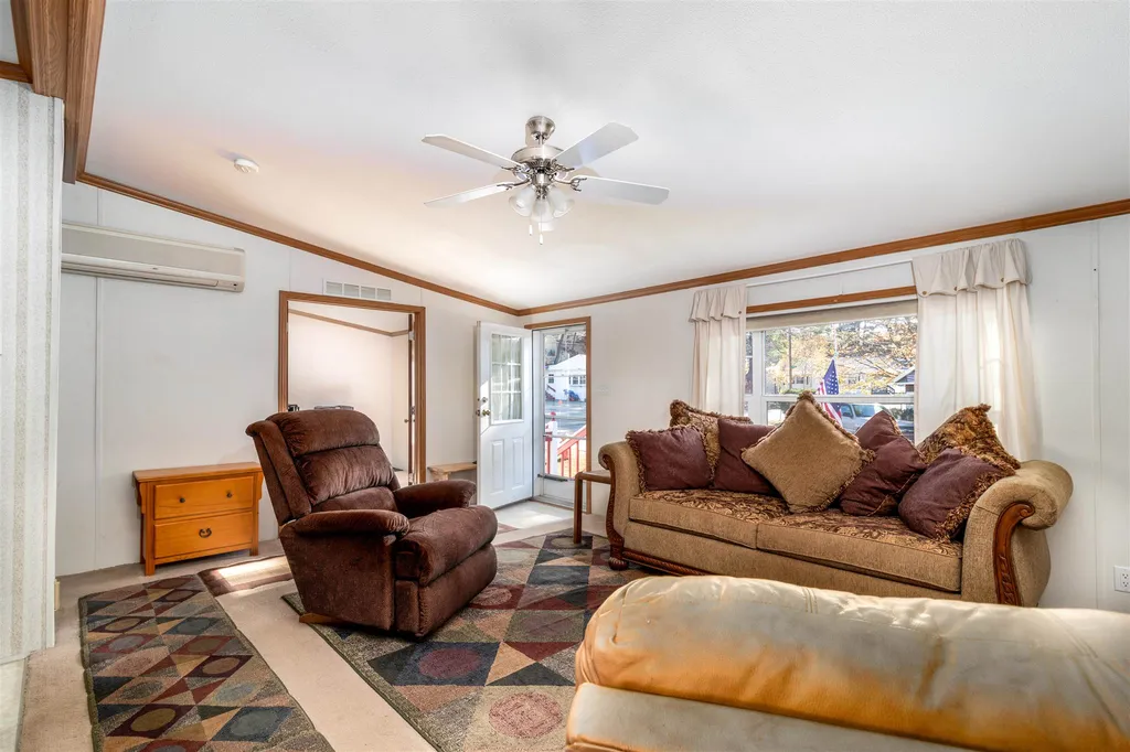 12 Dart Street Hooksett NH 03106