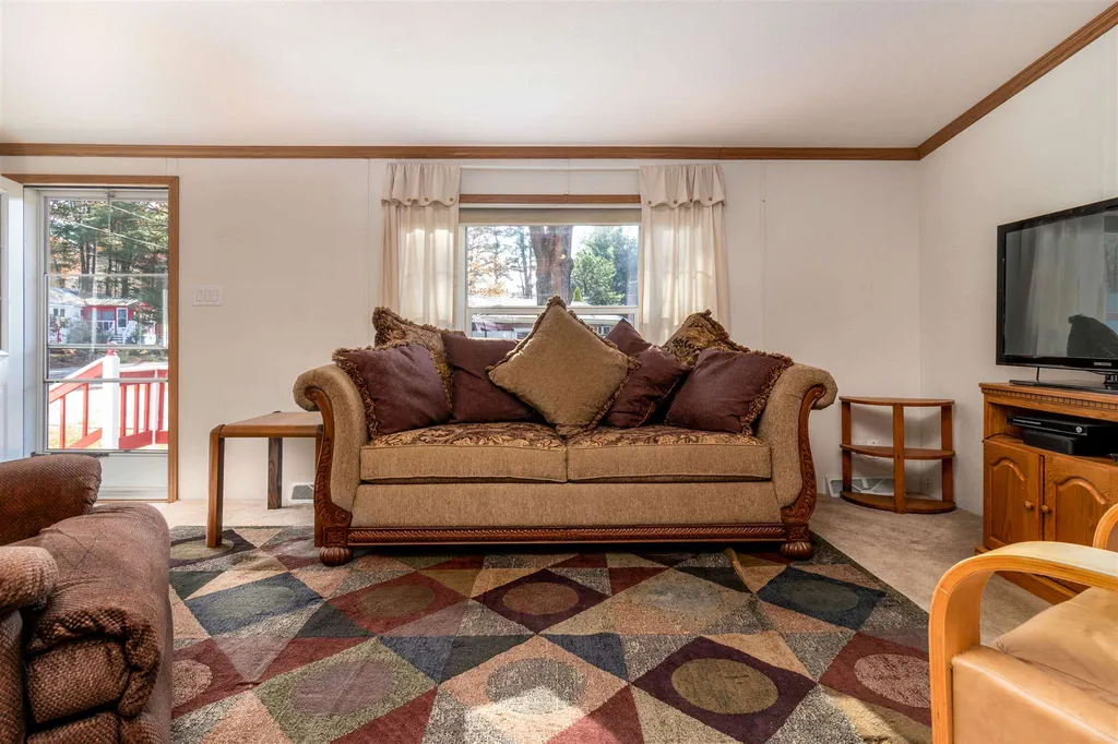 12 Dart Street Hooksett NH 03106