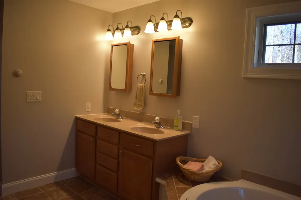 106 Kluge Road Enfield NH 03748