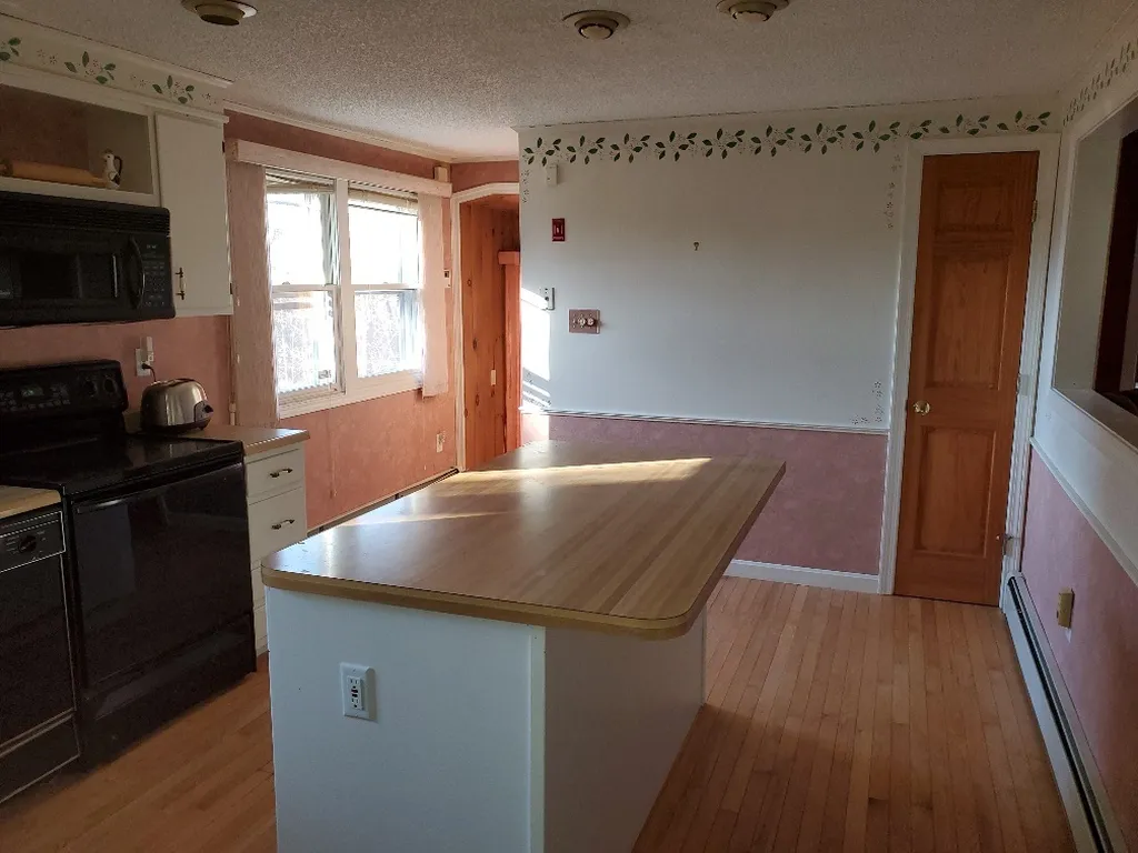 306 Huckleberry Road New Hampton NH 03256