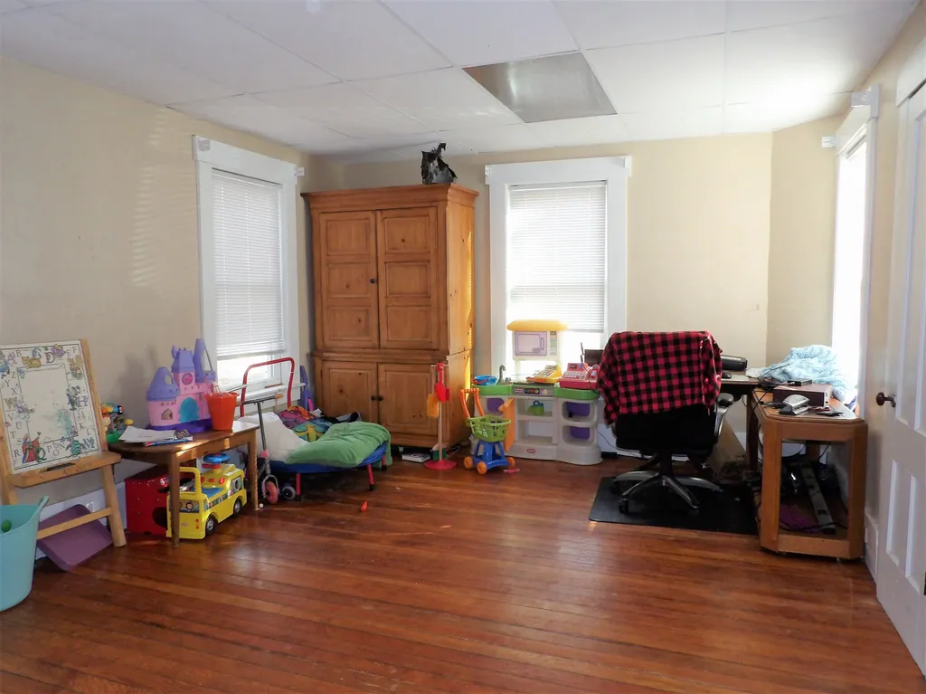40 Oak Street Franklin NH 03235