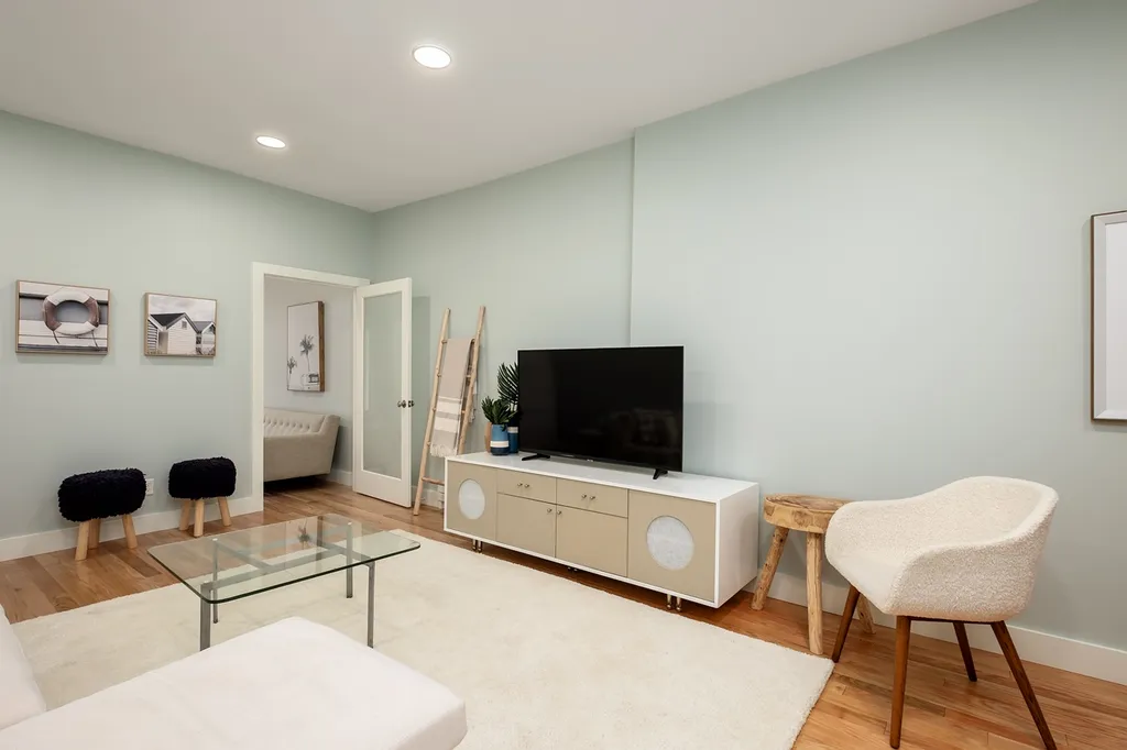 457 York Street York ME 03909