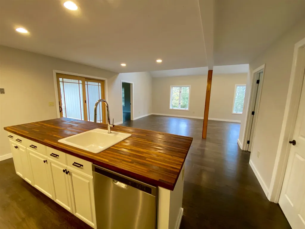 1593 Marsh Family Road Hartford VT 05001
