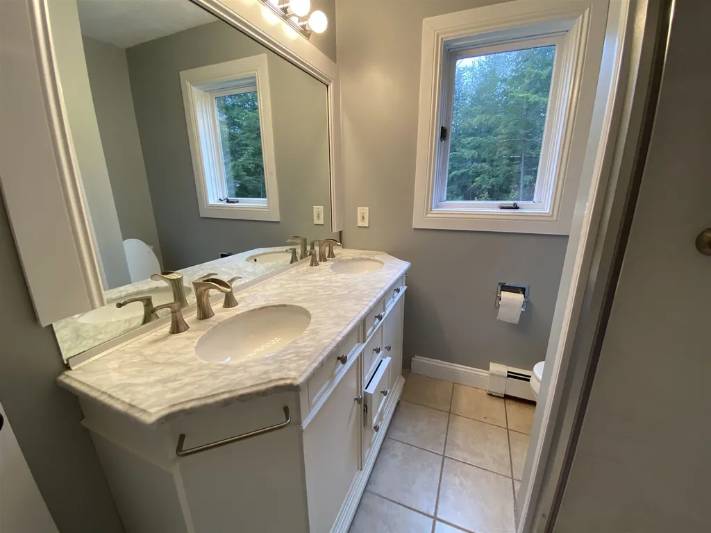 1593 Marsh Family Road Hartford VT 05001
