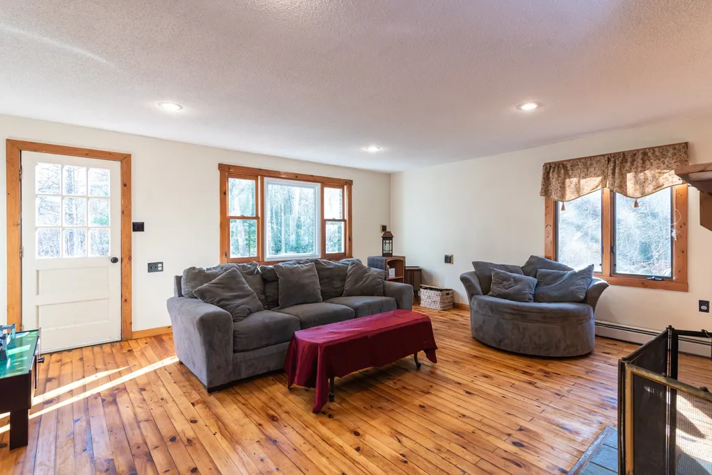 7 Old Deerfield Road Candia NH 03034