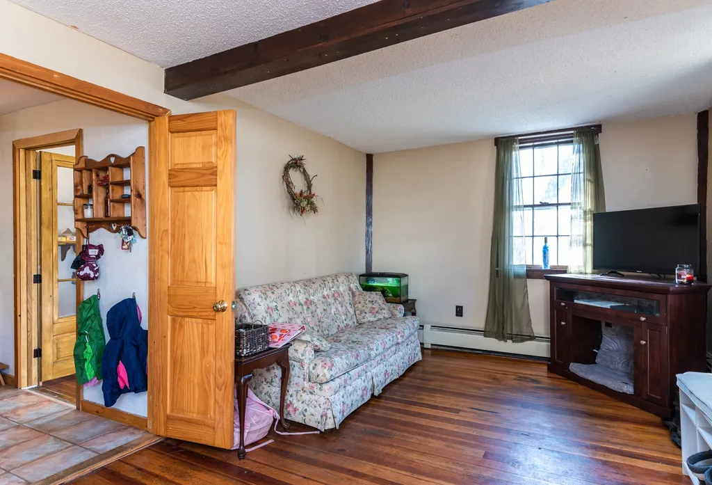 7 Old Deerfield Road Candia NH 03034