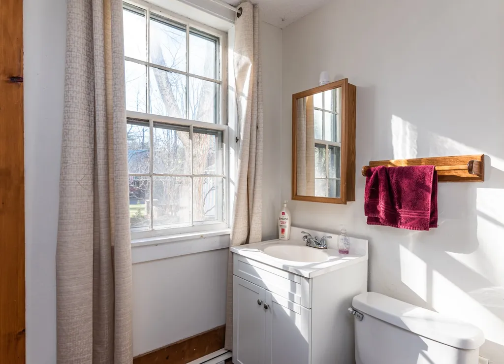 7 Old Deerfield Road Candia NH 03034