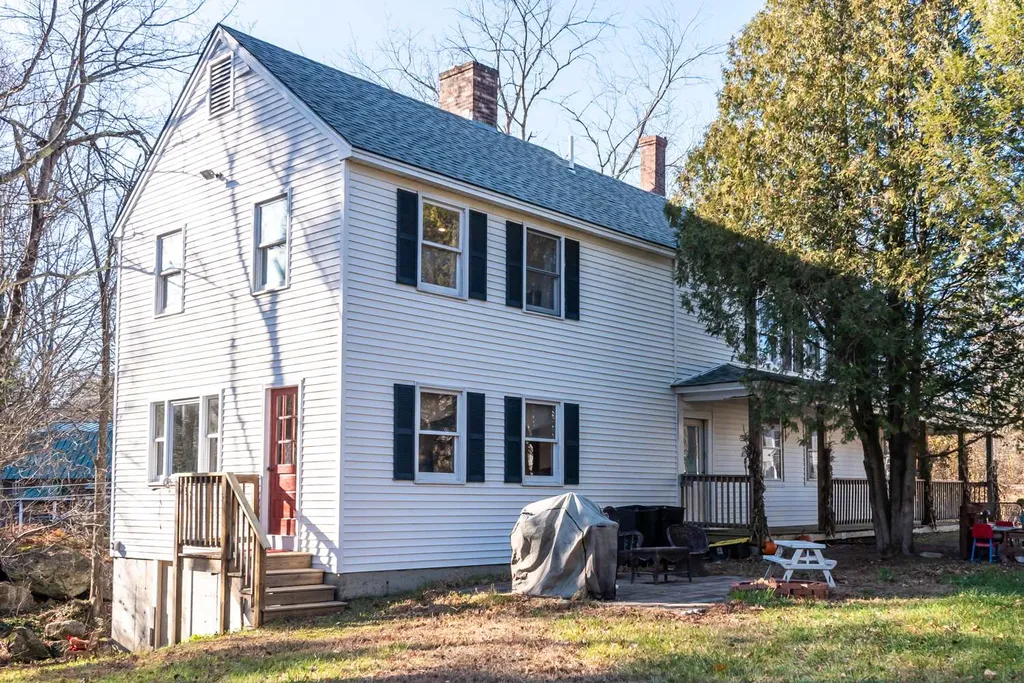 7 Old Deerfield Road Candia NH 03034