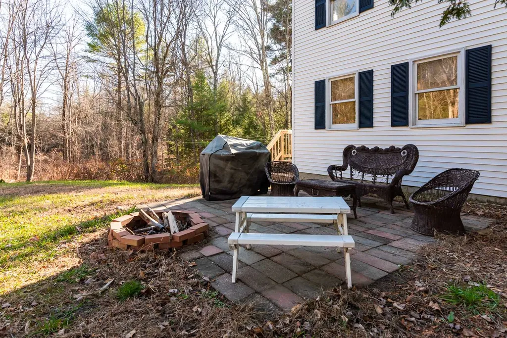 7 Old Deerfield Road Candia NH 03034