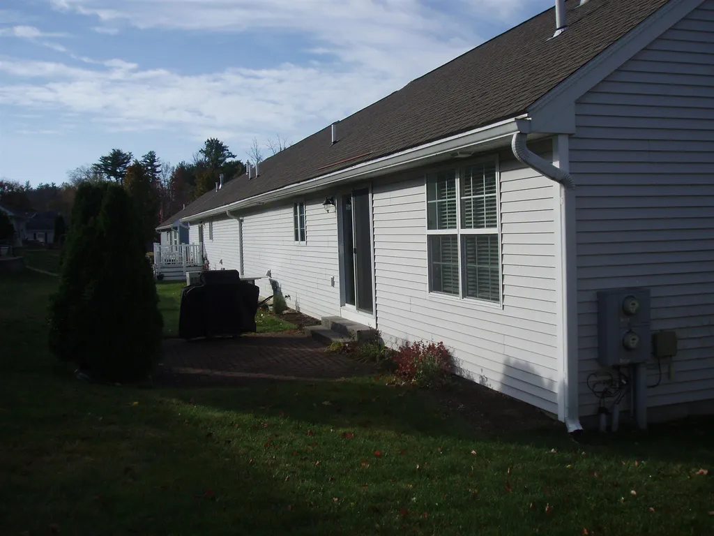 6 Dogwood Drive Hooksett NH 03106-1455