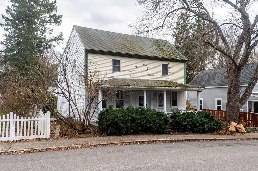 19 Spring Street Newmarket NH 03857