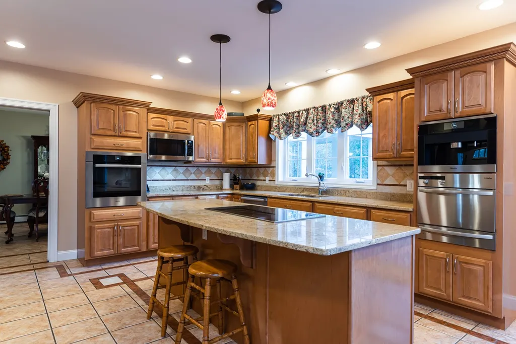 18r Autumn Lane Stratham NH 03885