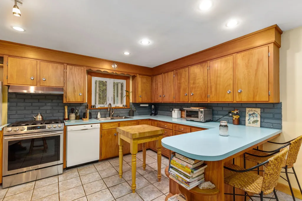132 General John Sullivan Way Rollinsford NH 03869