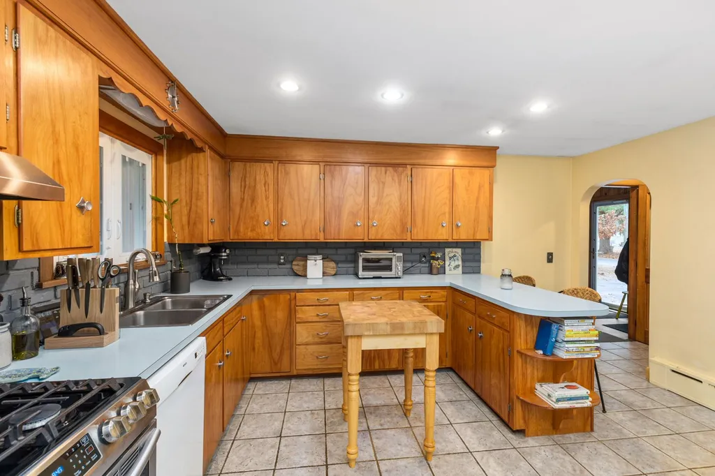 132 General John Sullivan Way Rollinsford NH 03869