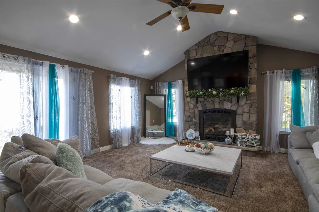 11 Cheshire Street Nashua NH 03063