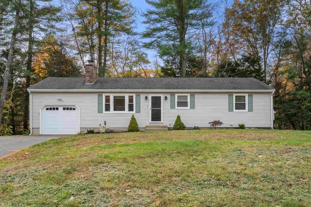 5 Gillette Drive Londonderry NH 03053