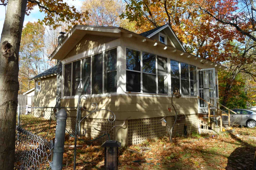 8 Park Place Hillsborough NH 03244