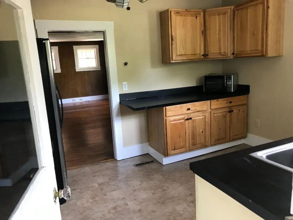 8 Park Place Hillsborough NH 03244