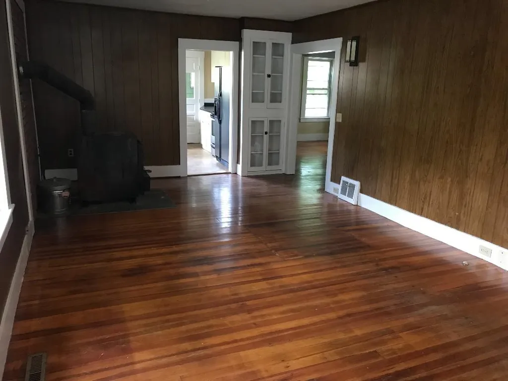 8 Park Place Hillsborough NH 03244