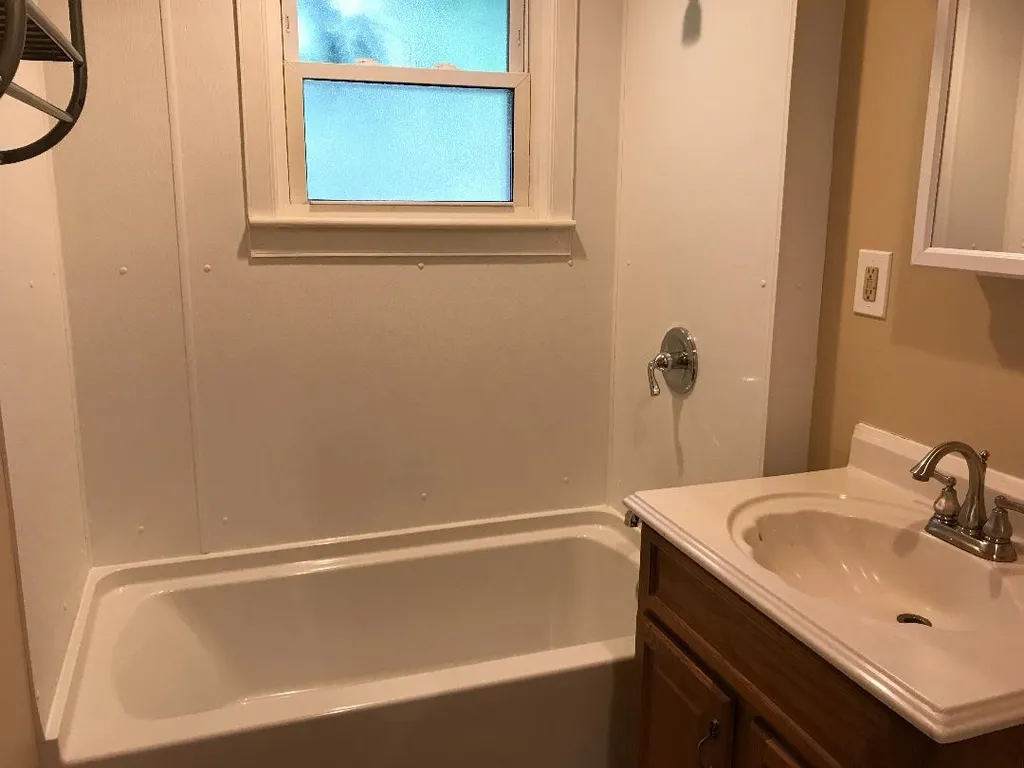 8 Park Place Hillsborough NH 03244