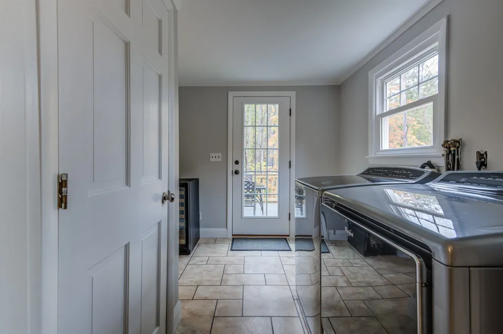 22 Lakeview Drive Wolfeboro NH 03894