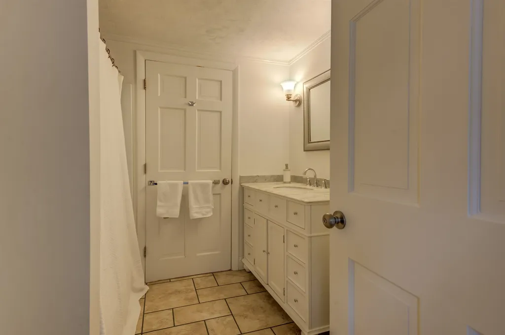 22 Lakeview Drive Wolfeboro NH 03894