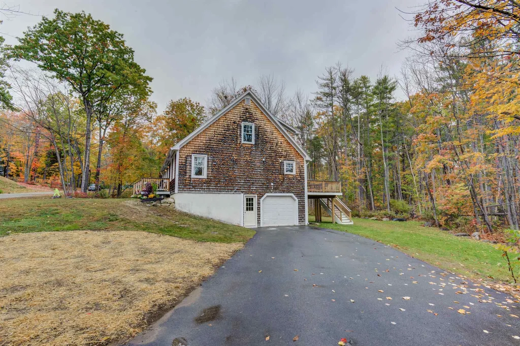22 Lakeview Drive Wolfeboro NH 03894