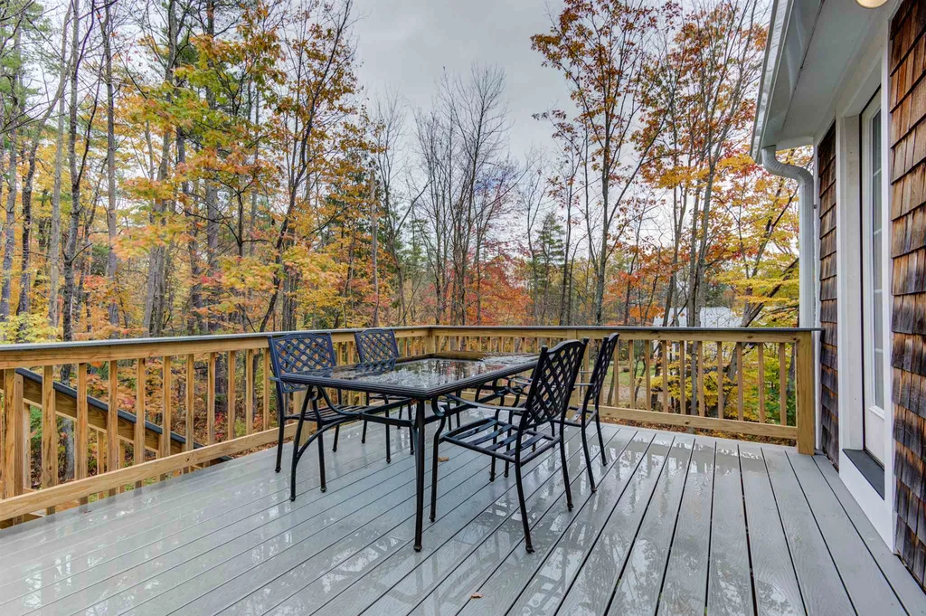 22 Lakeview Drive Wolfeboro NH 03894
