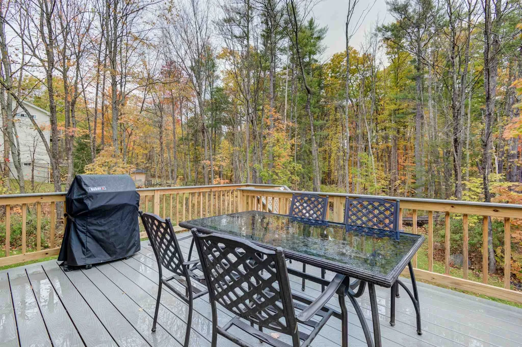 22 Lakeview Drive Wolfeboro NH 03894