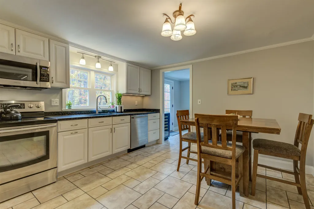 22 Lakeview Drive Wolfeboro NH 03894