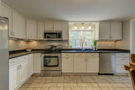 22 Lakeview Drive Wolfeboro NH 03894