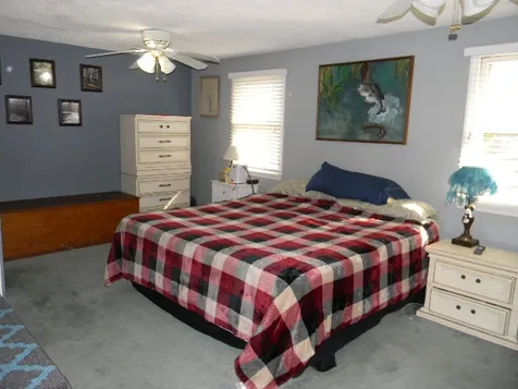 16 Elwood Road Londonderry NH 03053