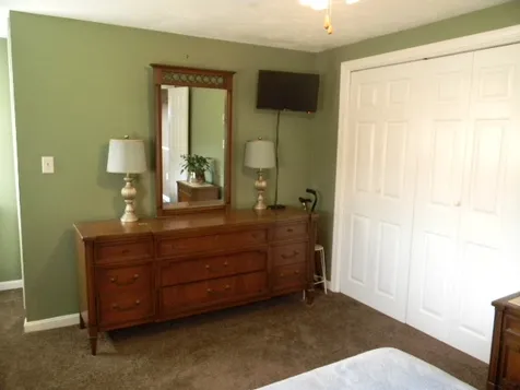 16 Elwood Road Londonderry NH 03053