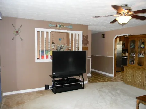 16 Elwood Road Londonderry NH 03053
