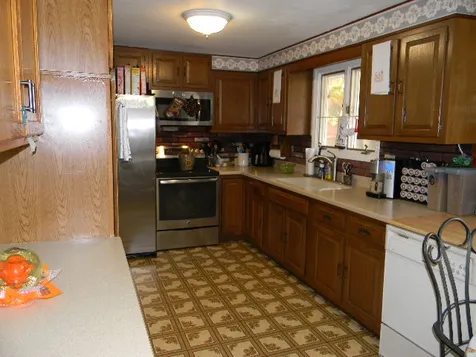 16 Elwood Road Londonderry NH 03053