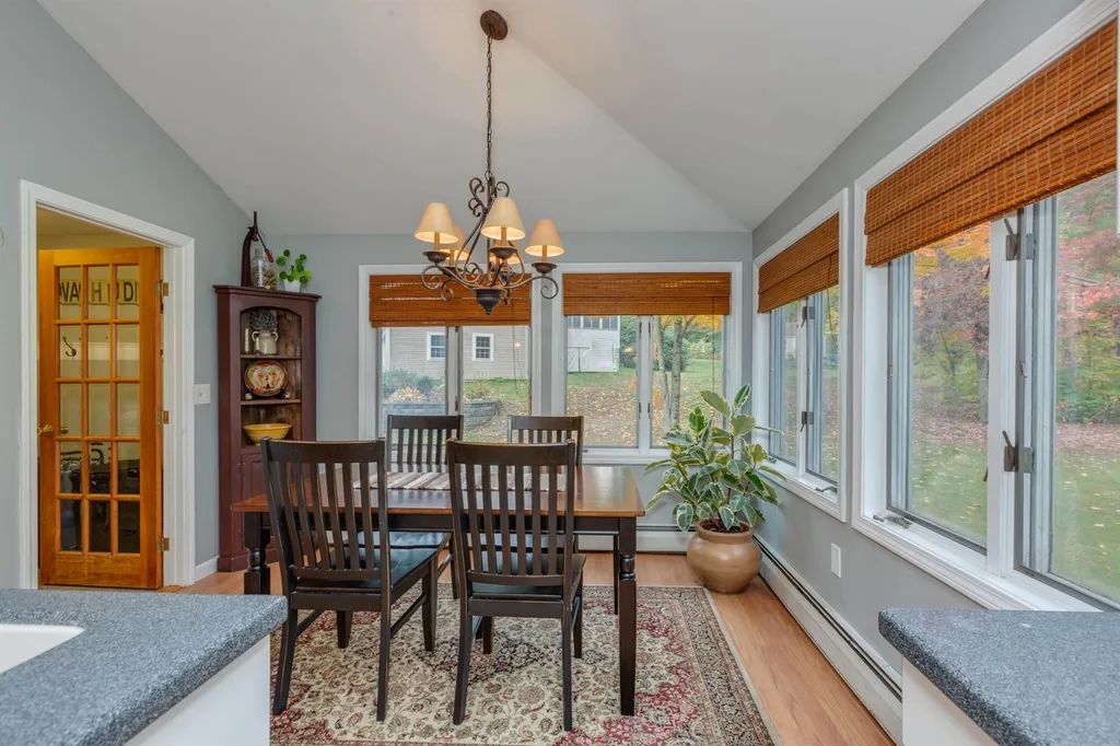 11 Hampshire Lane Londonderry NH 03053