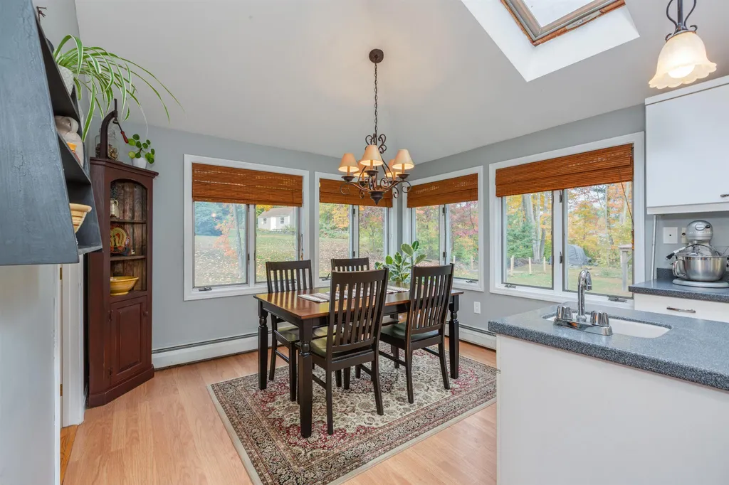 11 Hampshire Lane Londonderry NH 03053