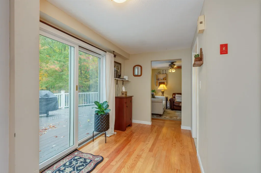 11 Hampshire Lane Londonderry NH 03053