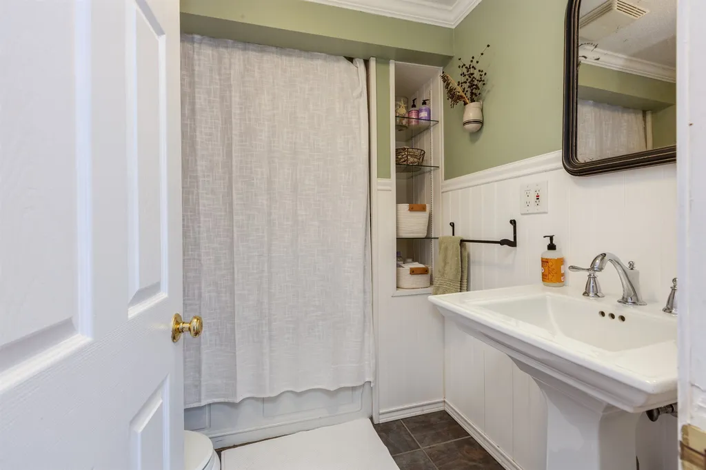 11 Hampshire Lane Londonderry NH 03053