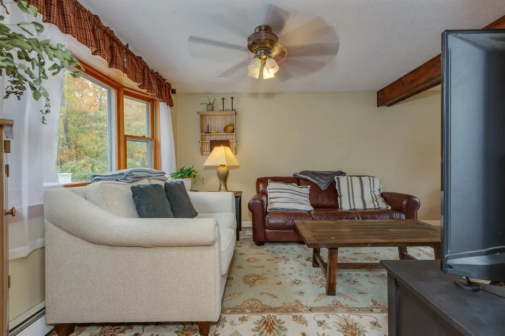 11 Hampshire Lane Londonderry NH 03053