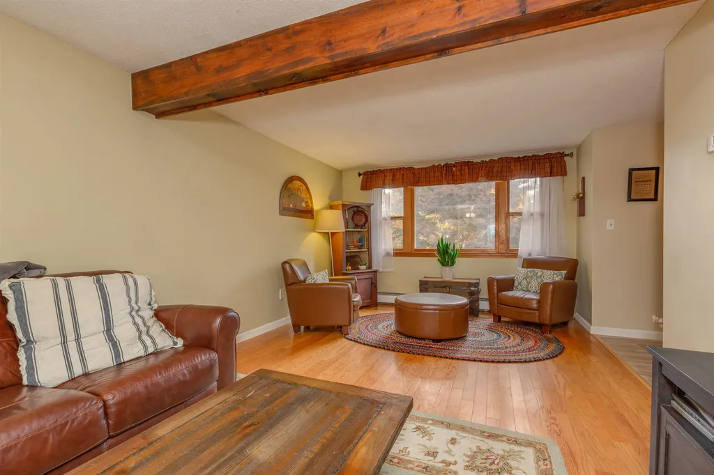 11 Hampshire Lane Londonderry NH 03053