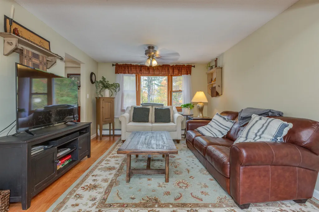 11 Hampshire Lane Londonderry NH 03053